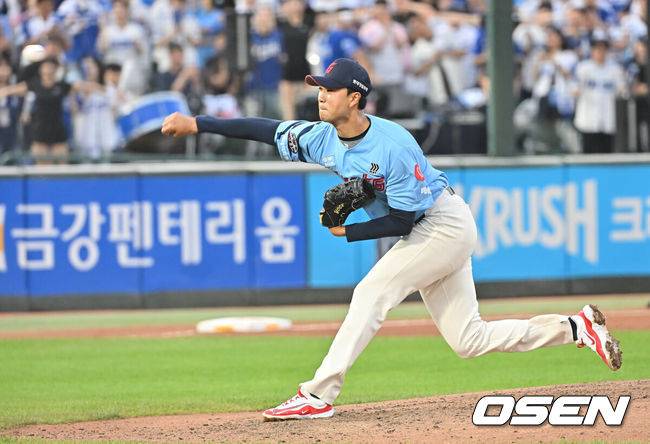 [OSEN=부산, 이석우 기자] 22일 부산 사직야구장에서 2025 신한 SOL 뱅크 KBO 리그 롯데 자이언츠와 삼성 라이온즈의 경기가 열렸다. 홈팀 롯데는 박세웅이, 방문팀 삼성은 원태인이 선발 출전했다.롯데 자이언츠 윤성빈이 역투하고 있다. 2025.06.22 / foto0307@osen.co.kr