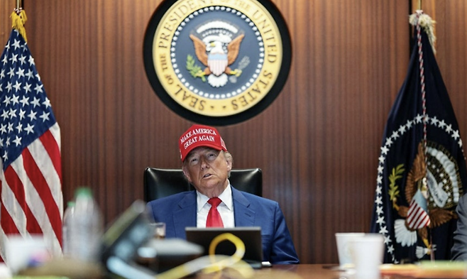 이란 공습 당시 백악관 상황실의 트럼프 미국 대통령. AFP 연합뉴스