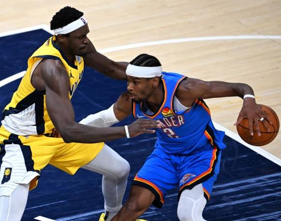 인디애나 페이서스 파스칼 시아캄이 20일(한국시간) 미국 인디애나주 인디애나폴리스 게인브리지 필드하우스에서 열린 2024~25 NBA 파이널 6차전 오클라호마시티 선더와의 홈 경기에서 샤이 길저스알렉산더를 수비하고 있다. 신화 연합뉴스