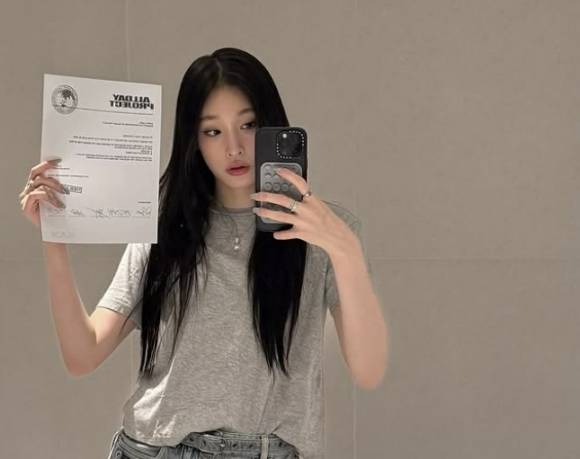 더블랙레이블의 신인 혼성 그룹 ‘올데이 프로젝트’로 데뷔하는 애니(문서윤). 자료 : 애니 인스타그램