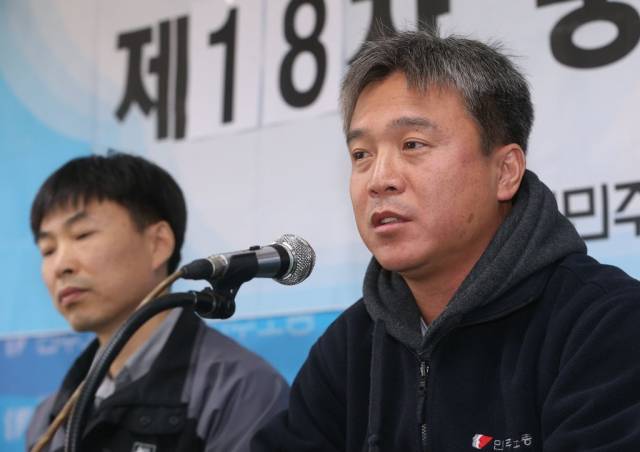 김영훈(오른쪽) 전 민주노총 위원장. 연합뉴스