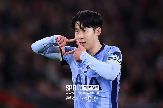 ▲ 영국 매체 ‘TBR풋볼’은 “토트넘 팬들이 프랭크 감독 공식 인터뷰 이후 손흥민과 이별을 더 확신하게 됐다. 솔랑케, 매디슨 등 베테랑 선수들을 말한데 반해 손흥민은 전혀 언급되지 않았다”라고 밝혔다.