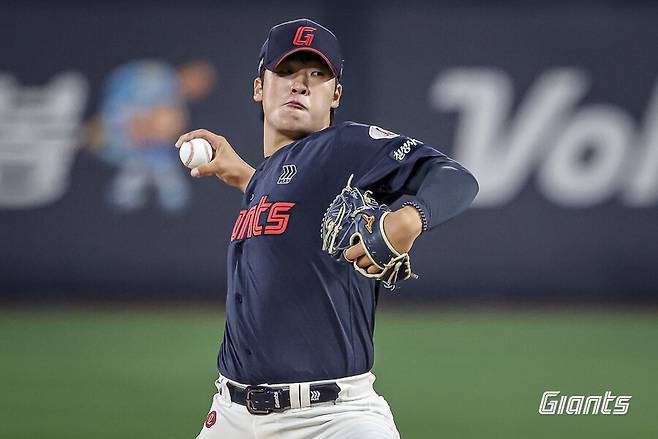 ▲ 이민석은 강속구 선발 요원으로의 가능성을 내비치고 있다 ⓒ롯데자이언츠