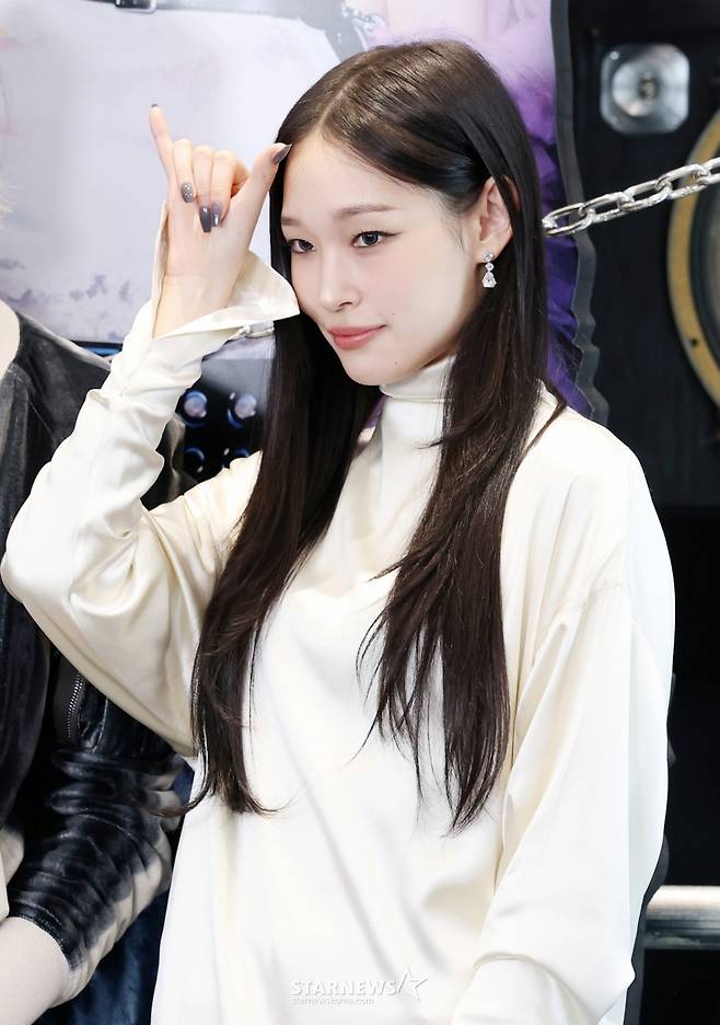 그룹 올데이 프로젝트 애니가 23일 서울 강남구의 한 팝업스토어에서 진행된 데뷔 기념 포토콜 행사에서 포즈를 취하고 있다. /2025.06.23 /사진=김휘선 hwijpg@