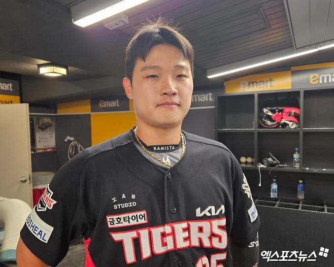 22일 오후 인천SSG랜더스필드에서 열린 '2025 신한 SOL Bank KBO리그' KIA 타이거즈와 SSG 랜더스의 경기, KIA가 5:4로 승리하면서 시즌 첫 6연승을 달성했다. 경기 후 KIA 김석환이 취재진과 인터뷰에 임하고 있다. 인천, 유준상 기자