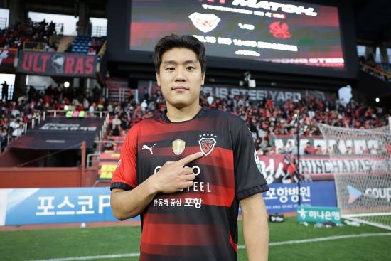 포항은 23일 보도자료를 통해 박승욱,&nbsp;이호재,&nbsp;이태석은 함께 태극마크를 달고 다음 달&nbsp;7일부터 열리는&nbsp;‘2025 동아시아축구연맹(EAFF) E-1&nbsp;풋볼 챔피언십’에 출전한다라고 알렸다.&nbsp;