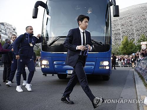 스페인 매체 '렐레보' 기자 마테오 모레토가 23일(한국시간) 자신의 유튜브 채널을 통해 이강인의 차기 행선지가 조만간 공개될 거라고 보도했다. 연합뉴스