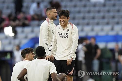 스페인 매체 '렐레보' 기자 마테오 모레토가 23일(한국시간) 자신의 유튜브 채널을 통해 이강인의 차기 행선지가 조만간 공개될 거라고 보도했다. 연합뉴스