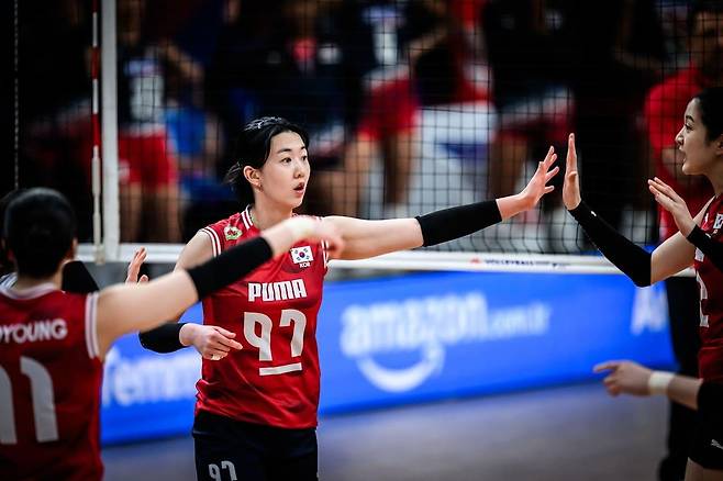 득점 후 기뻐하는 여자배구 대표팀 주장 강소휘(중앙) [FIVB 홈페이지 캡처. 재판매 및 DB 금지]