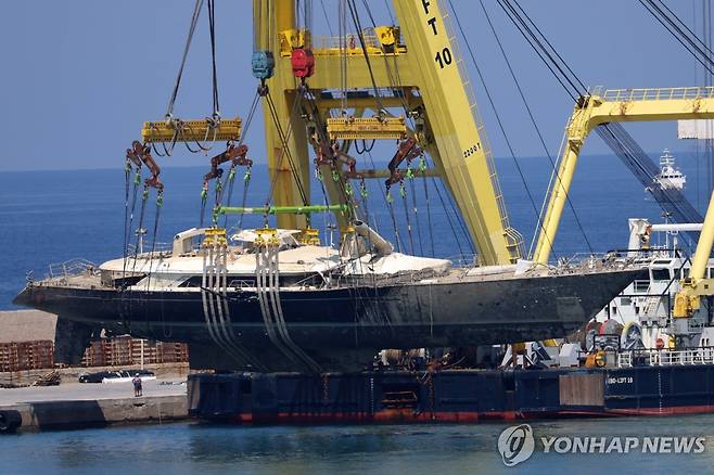 베이지언호 인양 모습 [AFP 연합뉴스. 재판매 및 DB 금지]