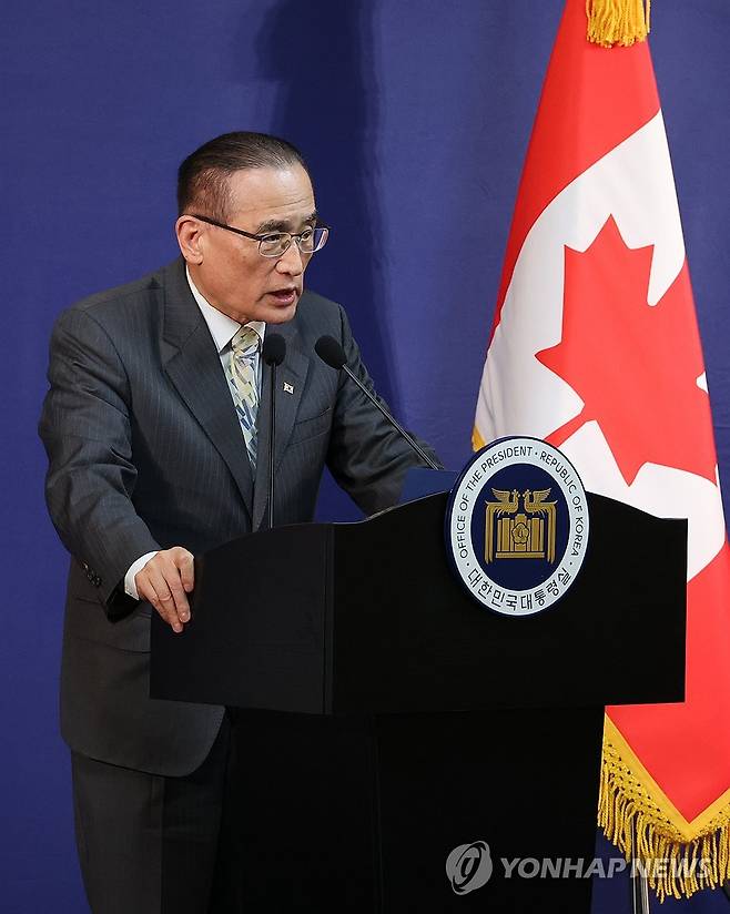 브리핑 하는 위성락 국가안보실장 (캘거리[캐나다]=연합뉴스) 한상균 기자 = 위성락 국가안보실장이 17일(현지시간) 캐나다 캘거리의 한 호텔 한국 프레스센터에서 이재명 대통령의 주요 7개국(G7) 정상회의 관련 브리핑을 하고 있다. 2025.6.18 xyz@yna.co.kr