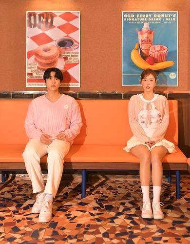 내년 결혼하는 코요태 신지(우)와 가수 문원(좌) [제이지스타 제공. 재판매 및 DB 금지]