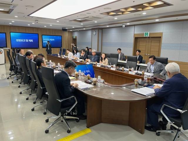 전북인자위가 24일 '2025년 제3차 본위원회'를 개최하고 인력양성 사업 추진 현황과 향후 계획을 논의했다/사진제공=전북경진원