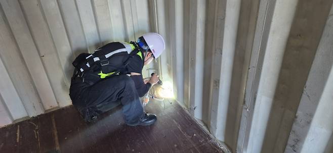 울산해수청은 23일과 24일 양일간 울산해수청, 울산항만공사, 국립생태원, 농림축산검역본부 영남지역본부 등 관계기관 합동으로 '2025년 상반기 울산항 수입 공 컨테이너 처리실태 조사'를 실시했다.