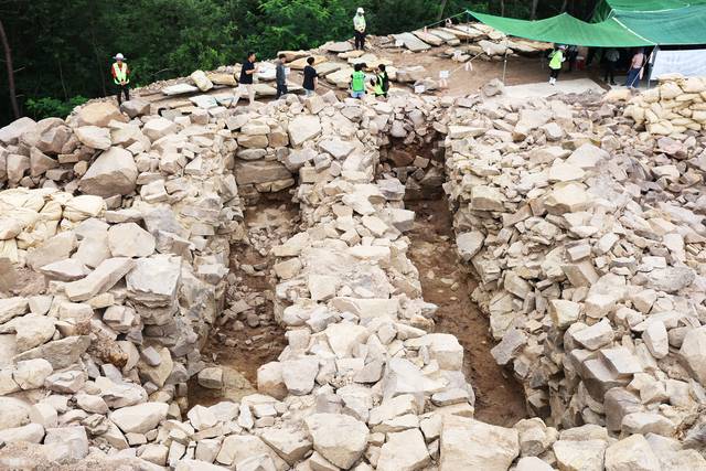 이번에 발굴된 구암동 고분군 101-A호분 전경. 김정원 기자