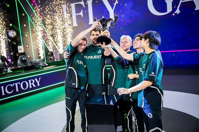 LTA 스플릿2 노스서 우승을 차지한 플라이퀘스트(사진=라이엇 게임즈)