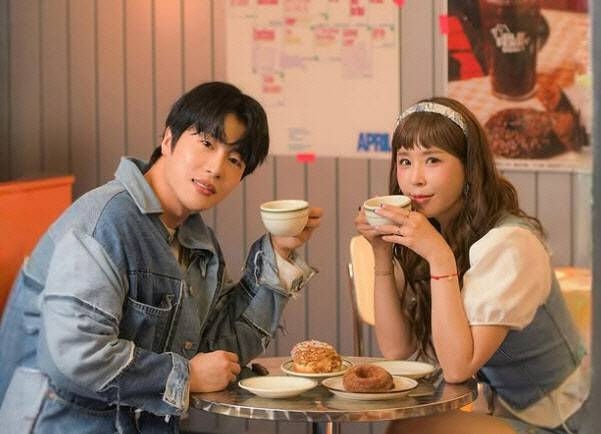 신지(오른쪽)와 예비신랑 문원