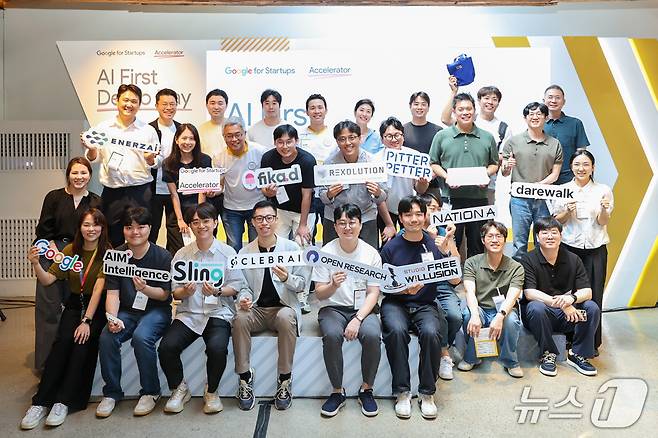 구글 구글 포 스타트업 액셀러레이터 AI 퍼스트 데모데이 참가자들이 기념사진을 찍고 있다.(구글코리아 제공)