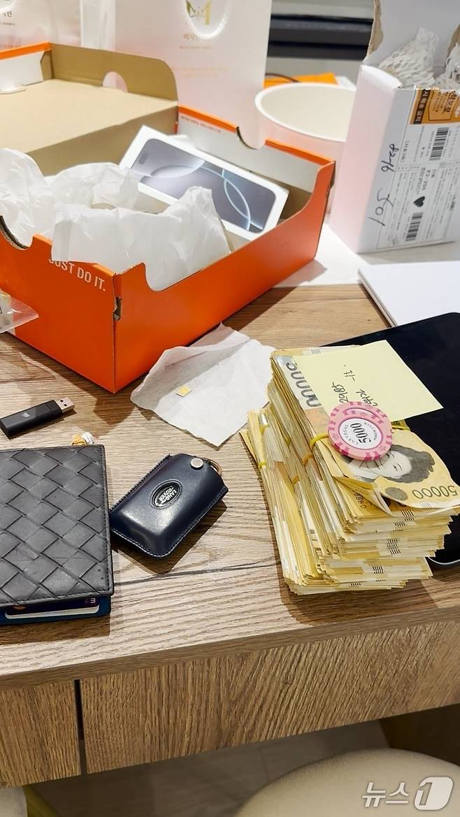 춘천식구파 소속 MZ 조직원의 오피스텔에서 발견된 현금과 고가의 차량 키.(춘천지검 제공, 재판매 및 DB금지)