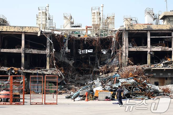18일 광주 광산구 소촌동 금호타이어 광주공장에 건물 해체 등으로 인한 잔재물이 쌓여 있다. 2025.6.18/뉴스1 ⓒ News1 이승현 기자