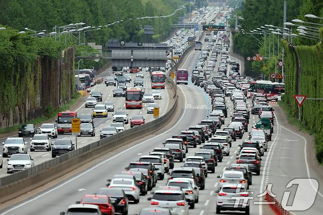 24일 손해보험업계에 따르면 올해 1분기 삼성화재·현대해상·DB손해보험·KB손해보험·메리츠화재·한화손해보험 등 6개 주요 손보사의 지난 달 자동차보험 손해율은 81.6%로 전년 동기 80.7% 대비 0.9%포인트(p) 올랐다. 2025.5.6/뉴스1 ⓒ News1 황기선 기자