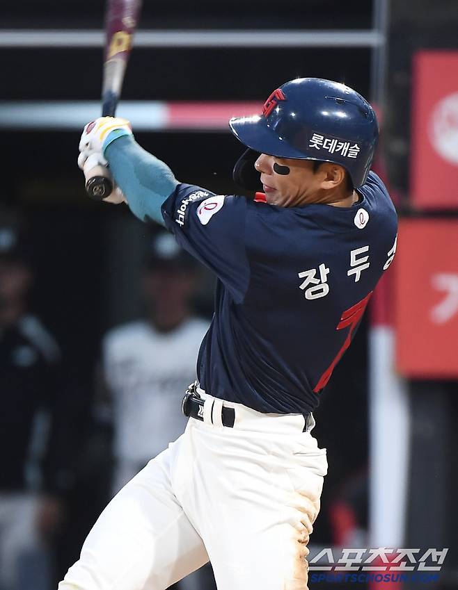 12일 수원 KT위즈파크에서 열린 롯데-KT전. 4회초 2사 1, 2루 장두성이 1타점 적시타를 치고 있다. 수원=정재근 기자 cjg@sportschosun.com/2025.6.12/
