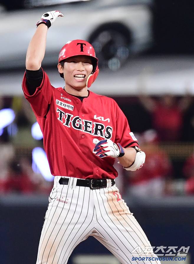 환호하는 김호령.