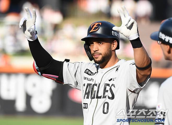 22일 대전 한화생명볼파크에서 열린 키움-한화전. 2회말 2사 1, 2루 리베라토가 안타를 친 후 기뻐하고 있다. 대전=정재근 기자 cjg@sportschosun.com/2025.6.22/