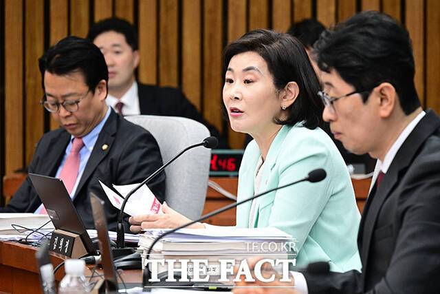 이날 김 후보자의 칭화대 석사 학위 취득 과정도 논란이 됐다. 김희정 국민의힘 의원은 김 후보자의 학위 취득 기간 중국 체류일이 4일에 불과하며, 석사 논문 표절률이 41%에 달한다고 주장했다. /남윤호 기자