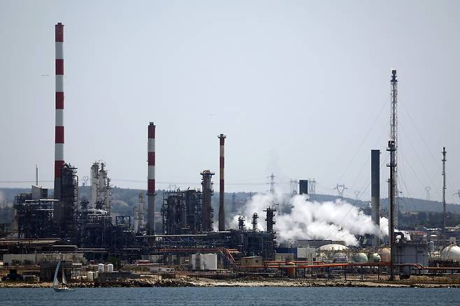 23일 국제 유가가 약 7% 하락했다./EPA 연합뉴스