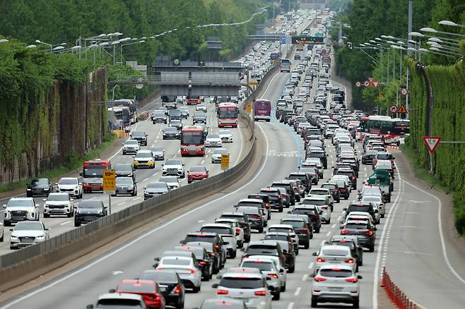 도로에 있는 자동차 모습. /뉴스1