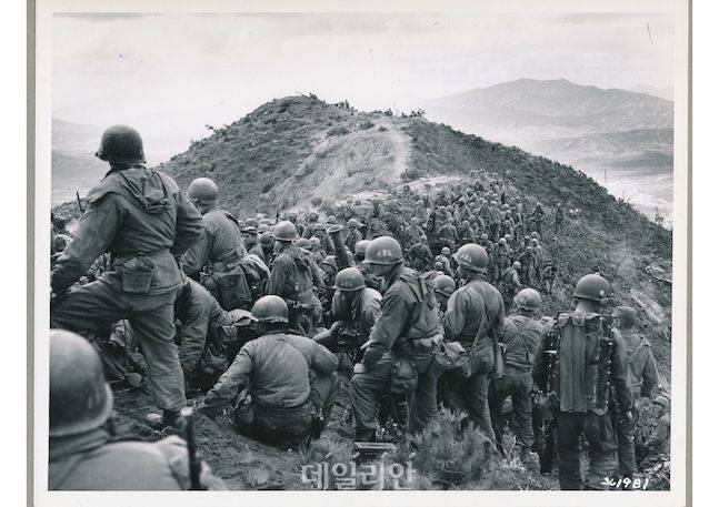 유엔군이 문산리에서 중공군 공격을 준비하고 있는 모습. ⓒ국가기록원