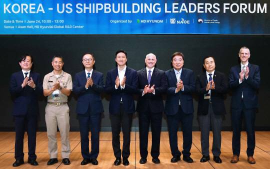 이승렬 산업통상자원부 산업정책실장은 24일 경기도 성남시 HD현대 GRC에서 정기선 HD현대 부회장, 앤드류 게이틀리(Andew Gately) 주한미국대사관 상무공사관 등 관계자가 참석한 가운데 열린 '한미 조선 Leaders Forum 발족식' 에 참석했다. 산업부 제공.