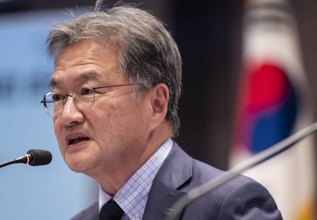 조셉 윤 주한 미국 대사대리가 24일 서울 중구 프레스센터에서 한국언론재단이 한ㆍ미 외교 관계 전망과 과제를 주제로 개최한 KPF 초청 세미나에 참석해 발언하고 있다. 연합뉴스.