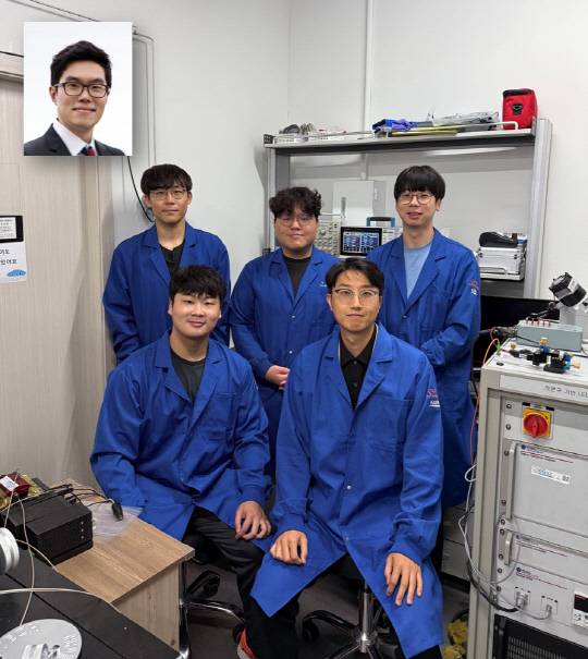 조힘찬(앞줄 오른쪽) KAIST 교수와 연구진. KAIST 제공