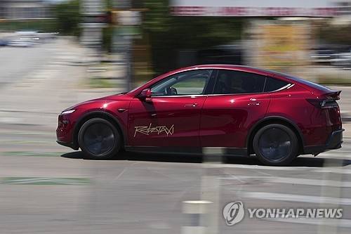 22일(현지시간) 텍사스 오스틴에서 서비스를 시작한 테슬라의 로보택시