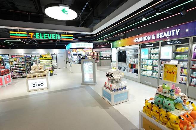 패션·뷰티 강화형 매장으로 선보인 세븐일레븐 동대문 던던점 전경. 세븐일레븐 제공