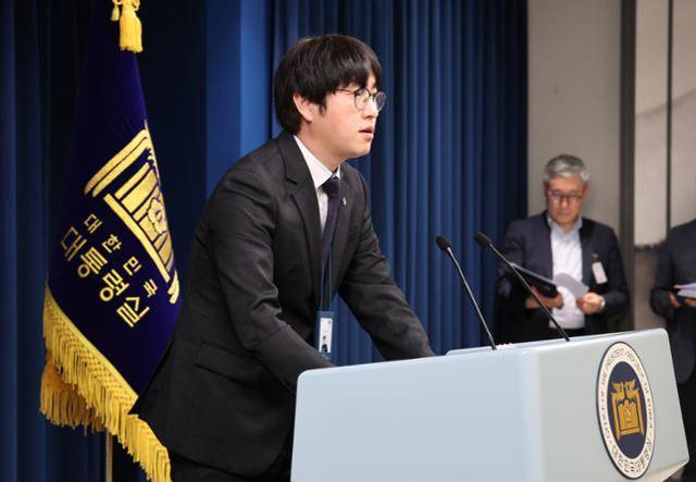 하정우 대통령실 인공지능(AI)미래기획수석이 19일 서울 용산 대통령실 브리핑룸에서 브리핑을 하고 있다. 한국일보 자료사진