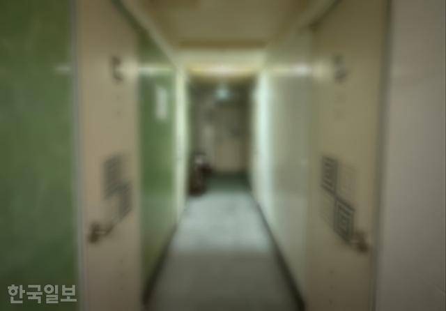 올해 1월 6일 서울 영등포구 한 고시원의 모습. 같은 달 4일 이곳에서 40대 남성이 같은 층에 거주하던 20대 여성을 살해하는 사건이 발생했다. 문지수 기자