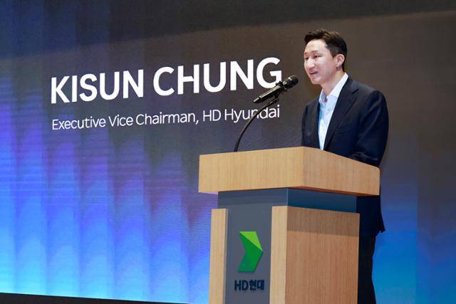 정기선 HD현대 수석부회장이 24일 경기 성남시 HD현대 글로벌R&D센터에서 열린 '한미 조선협력 전문가 포럼'에서 개회사를 하고 있다. HD현대 제공