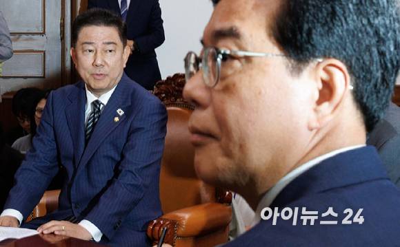 김병기 더불어민주당 대표 직무대행 겸 원내대표가 24일 오전 서울 여의도 국회에서 우원식 국회의장 주재로 열린 양당 원내대표 회동에서 발언하고 있다. [사진=곽영래 기자]