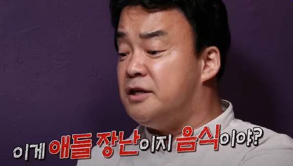 '백종원의 골목식당-해방촌 신흥시장편'에서 원테이블 식당 점주들에게 혹평을 하고 있는 백종원 더본코리아 대표. [사진=백종원의 골목식당 방송 캡처]