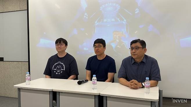 ▲ (좌측부터) 미어캣게임즈 이권열 크리에이티브 디렉터, 남기룡 디렉터, 최연규 내러티브 디렉터