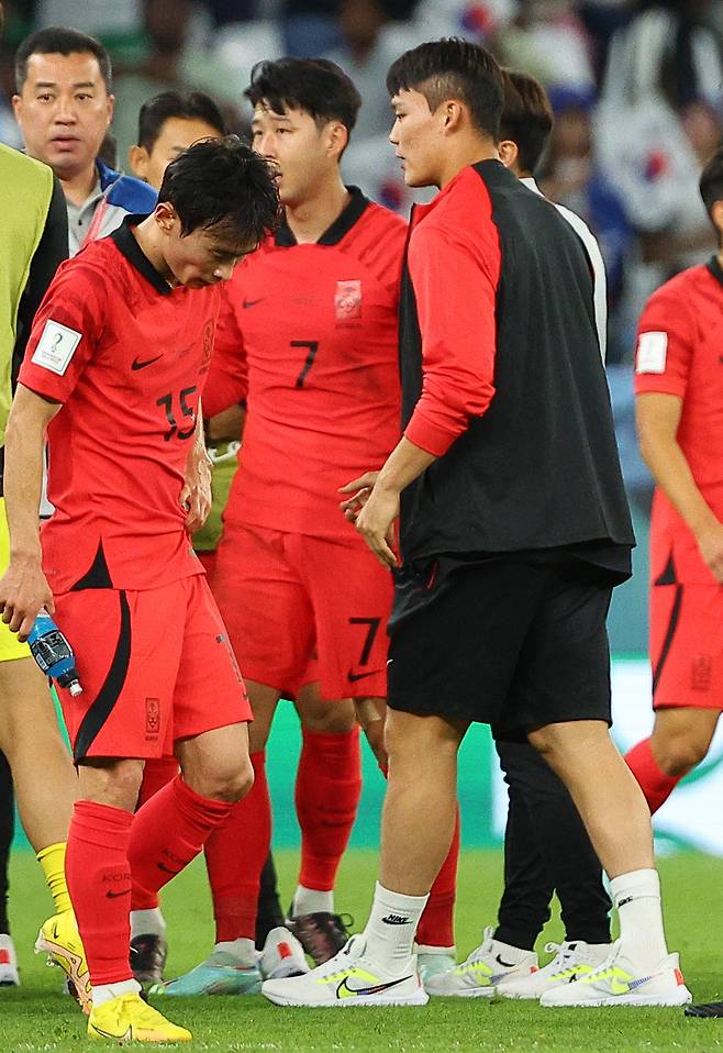 오현규(오른쪽)는 2022년 카타르월드컵 당시 등 번호도 없는 예비 선수였다. [연합뉴스]