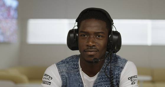 F1 무대의 떠오르는 신예로 열연한 댐슨 이드리스. [사진 워너브러더스 코리아]