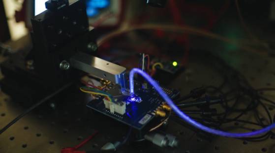 미국 아비세나(Avicena)가 현재 개발 중인 마이크로 LED를 광원으로 활용한 실리콘 포토닉스 광연결 기술. 사진 아비세나