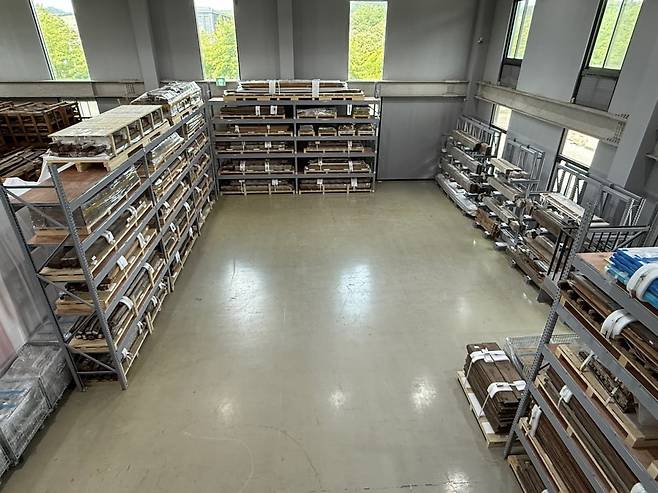 파주 전통건축수리기술진흥재단에 현재 보관 중인 관월당 부재. 국가유산청 제공