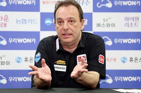 산체스는 1세트 12:12 동점에서 놓친 뱅크샷이 못내 아쉽다고 했다. 초클루에 대해서는 가장 친한 친구 중 한 명이고 훌륭한 선수라고 강조했다. (사진=PBA)