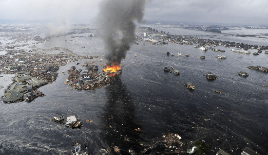 2011년 3월 11일 일본 북동부 미야기 현 나토리 시에서 찍은 쓰나미 피해지역. (사진-로이터연합)