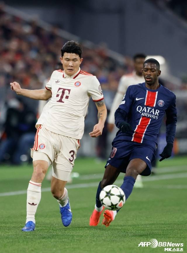 ‘란’은 “김민재가 최근 몇 년간 타보다 더 많은 실수를 범한 건 사실이다. 하나, 타가 확실한 업그레이드인지는 불확실하다. 큰 경기에서 진가를 발휘할 수 있는 선수이지만 레버쿠젠보다 더 까다로운 뮌헨 시스템 적응에 있어 의문이 있다”며 “김민재는 지난 6개월 동안 부상이 있어 최상의 컨디션이 아니었다. 결론적으로 부상 없는 김민재가 실수를 줄이면 타보다 더 뮌헨 스타일에 맞는 축구를 할 수 있다. 따라서 김민재를 매각한다면 충분한 이적료, 적절한 대체 자원이 있을 때여야 한다”고 결론 지었다. 사진=AFPBBNews=News1